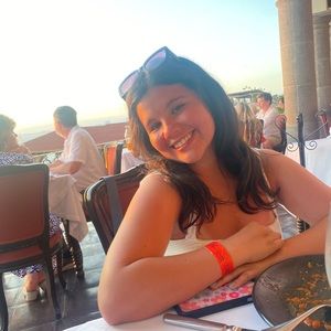 Meet your Posher, Daniela